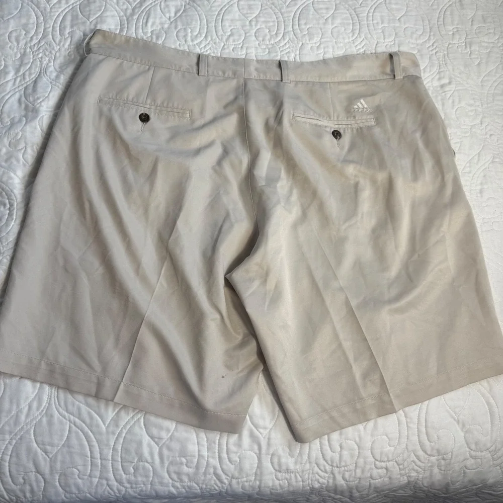 Adidas Golf Performance Shorts Tan Khaki Flat Front Performance Men's 42 GUC